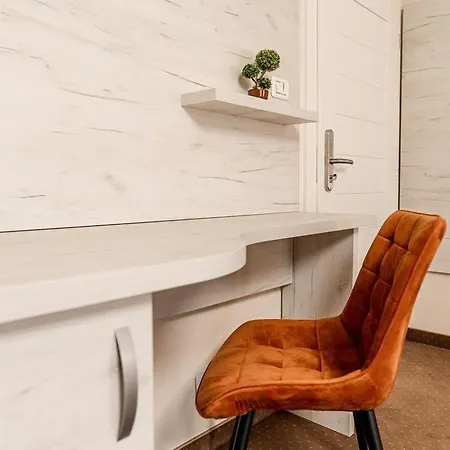 Konukevi Pensiunea Elisei 3*